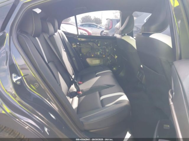 Toyota Camry Se Image 11