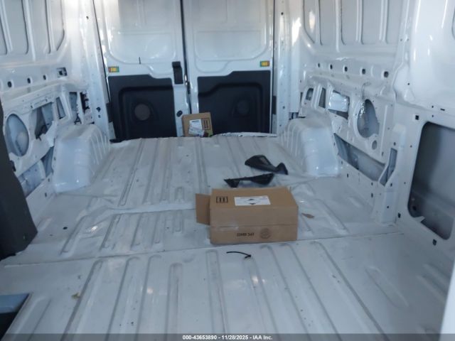 Ford E-transit-350 Image 14