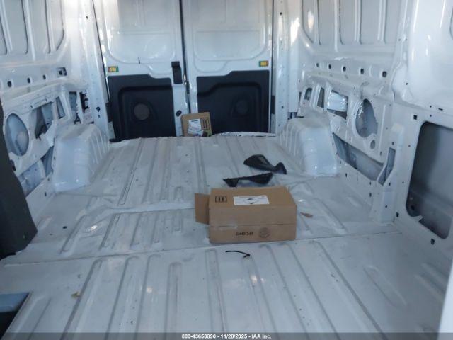 Ford E-transit-350 Image 14