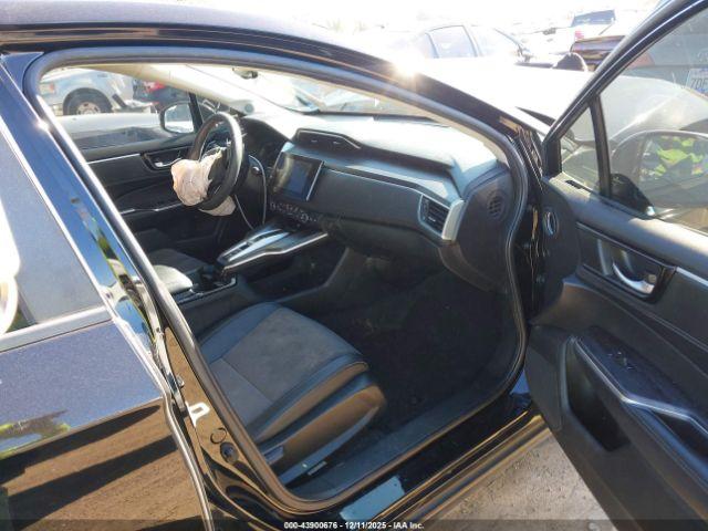 Honda Clarity Plug-In Hybrid Image 2