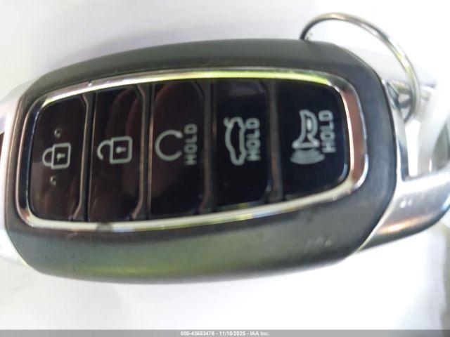 Hyundai ELANTRA Blue Image 10