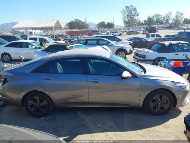 Hyundai ELANTRA Blue Image 17