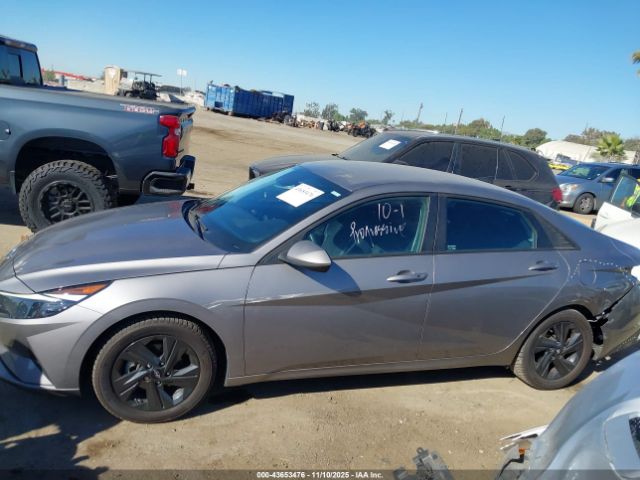 Hyundai ELANTRA Blue Image 13