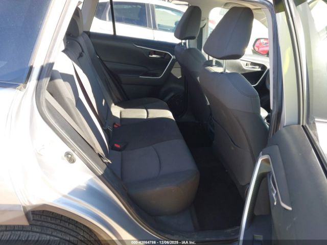 Toyota RAV4 Xle Image 8