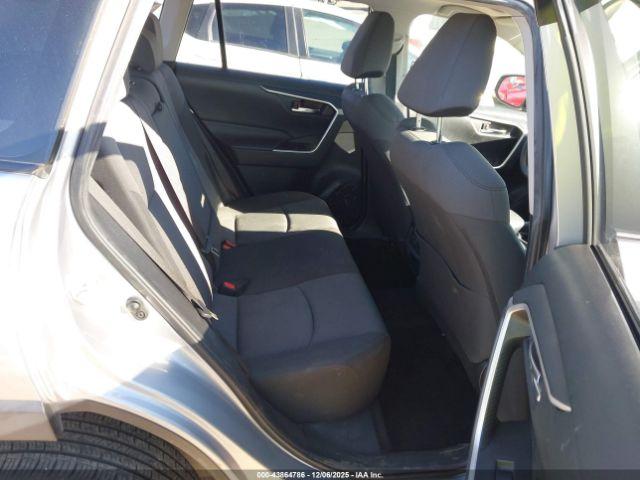 Toyota RAV4 Xle Image 8