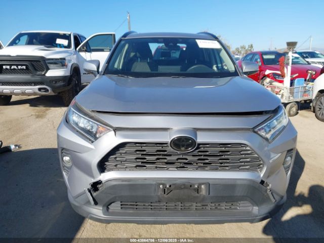 Toyota RAV4 Xle Image 10