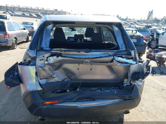 Toyota RAV4 Xle Image 14