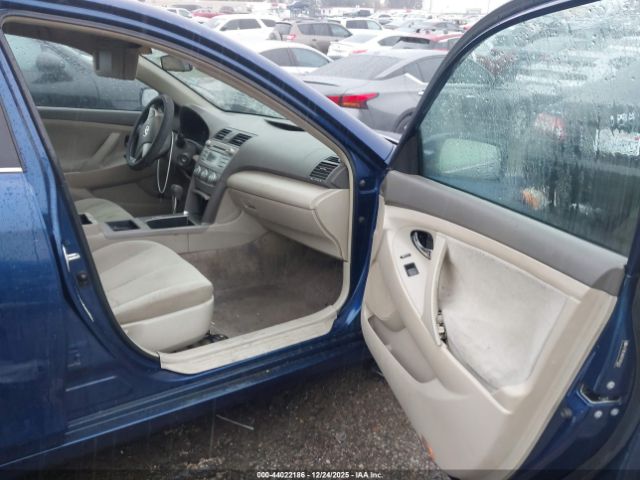 Toyota Camry Ce Image 8