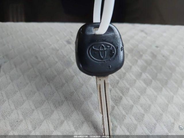 Toyota Camry Ce Image 9