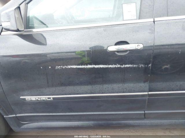 GMC Acadia Denali Image 7