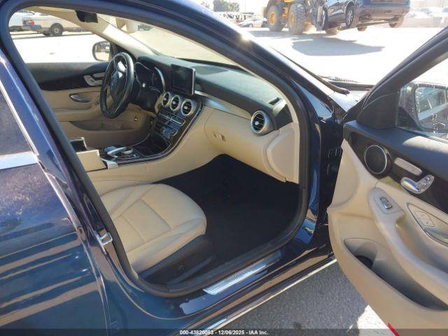 Mercedes-Benz C-Class Image 16