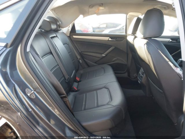 Volkswagen Passat 2.0t Se Image 15