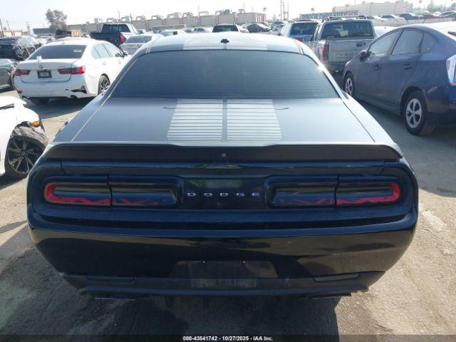 Dodge Challenger Image 9