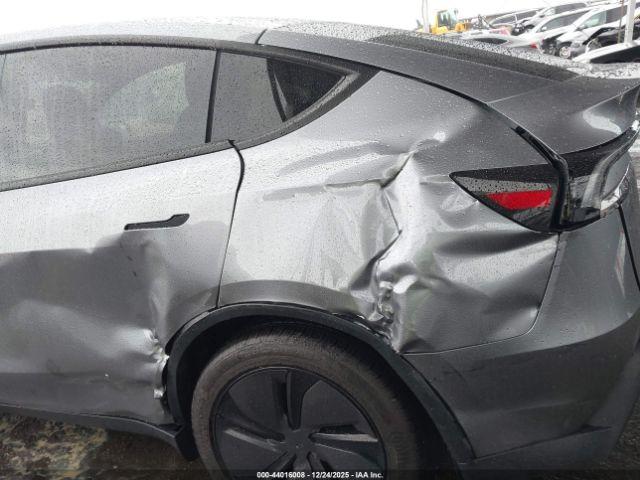 Tesla Model Y Premium Rear-wheel Drive Image 16