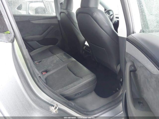 Tesla Model Y Premium Rear-wheel Drive Image 4