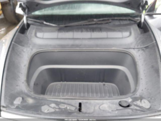 Tesla Model Y Premium Rear-wheel Drive Image 18