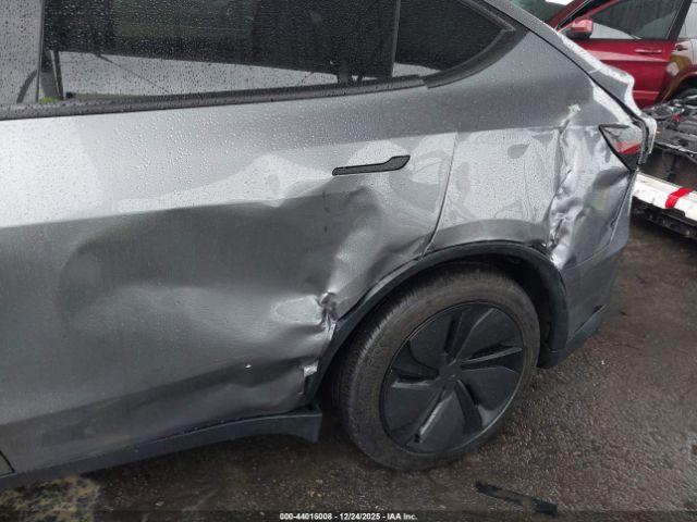 Tesla Model Y Premium Rear-wheel Drive Image 8