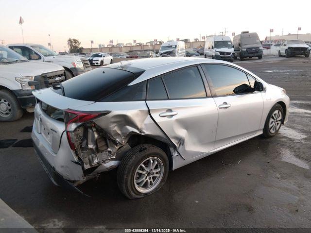 Toyota Prius Two Image 3