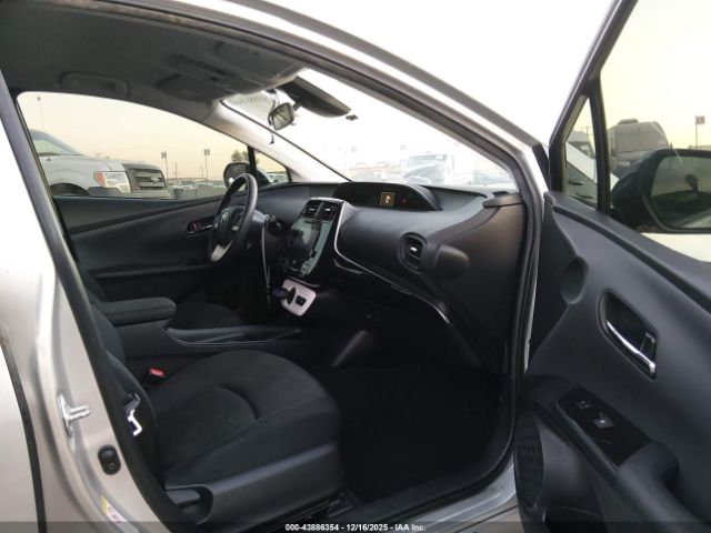 Toyota Prius Two Image 2