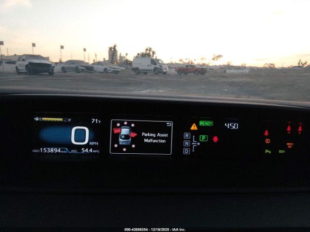 Toyota Prius Two Image 9