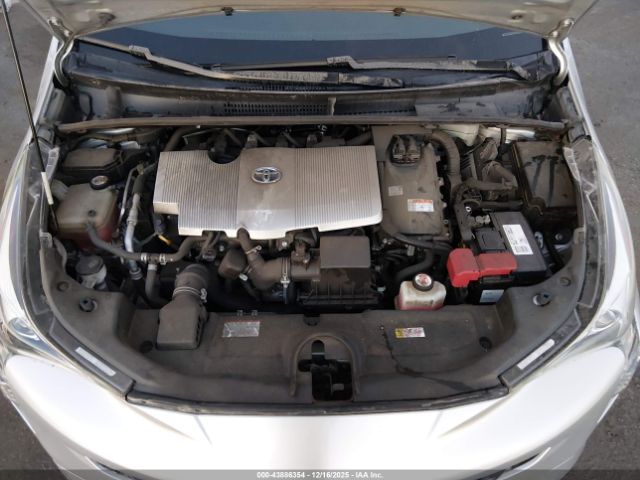 Toyota Prius Two Image 10