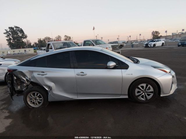 Toyota Prius Two Image 17