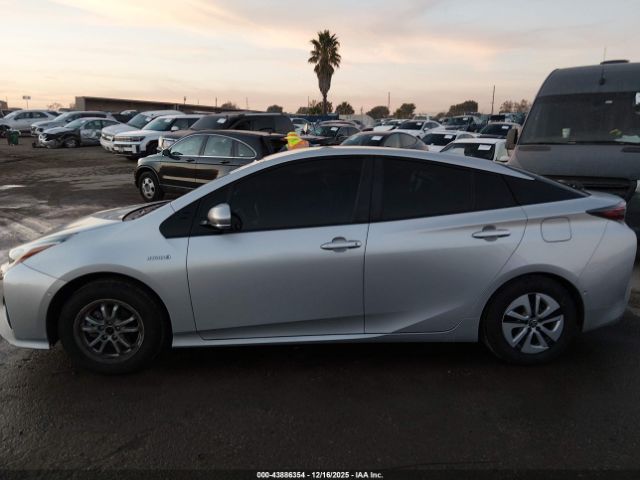 Toyota Prius Two Image 13