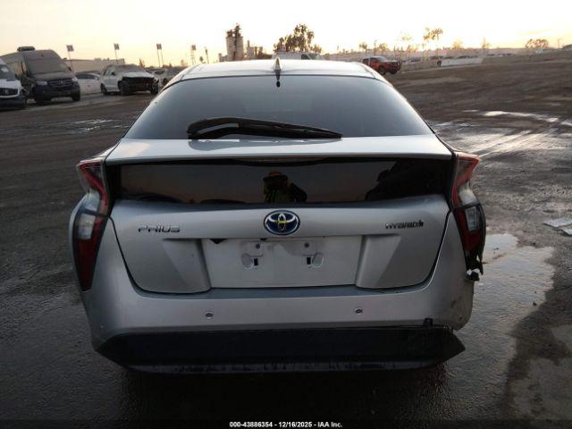 Toyota Prius Two Image 14