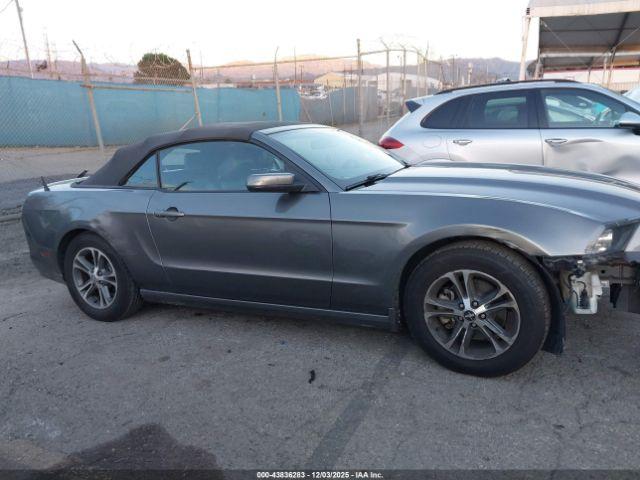 Ford Mustang V6 Premium Image 8