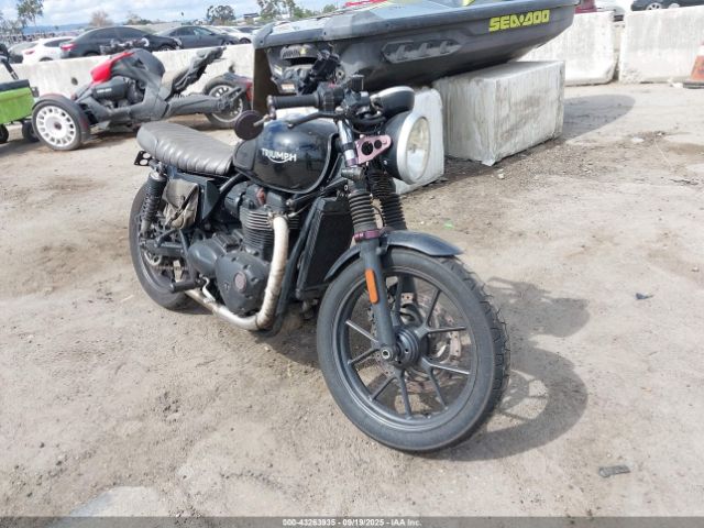 Triumph Motorcycle Street Twin Image 1