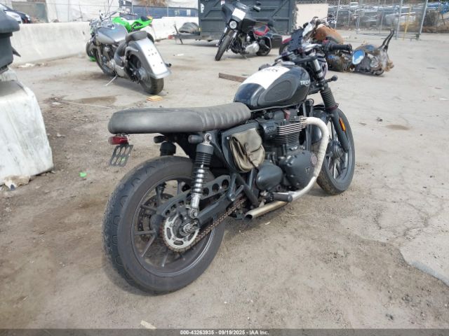 Triumph Motorcycle Street Twin Image 4