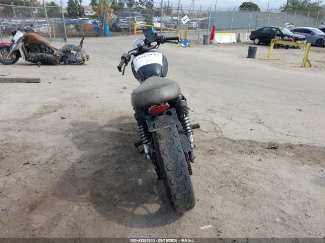 Triumph Motorcycle Street Twin Image 6