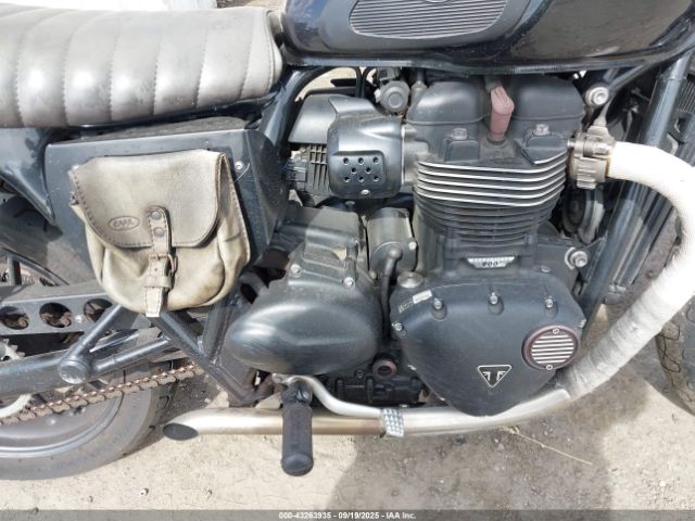 Triumph Motorcycle Street Twin Image 11