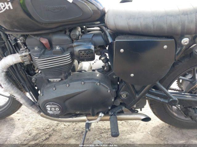 Triumph Motorcycle Street Twin Image 12