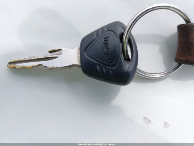 Triumph Motorcycle Street Twin Image 7