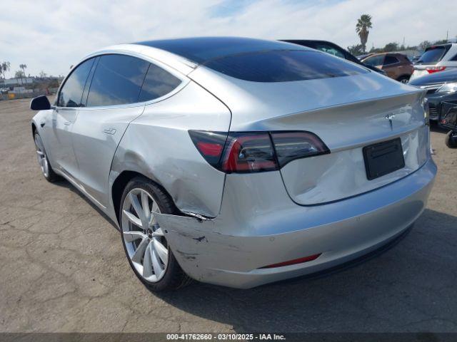 Tesla Model 3 Image 4