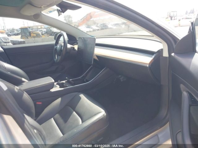 Tesla Model 3 Image 7