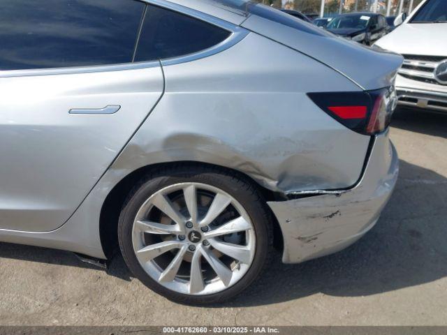 Tesla Model 3 Image 8