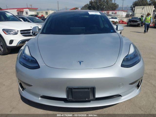 Tesla Model 3 Image 9