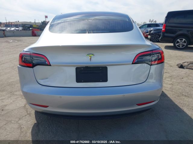 Tesla Model 3 Image 3