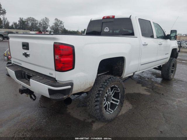 Chevrolet Silverado 2500 Ltz Image 10