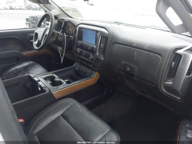 Chevrolet Silverado 2500 Ltz Image 17