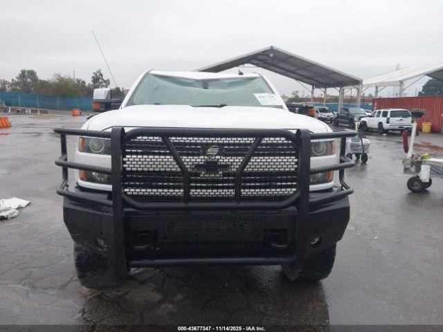 Chevrolet Silverado 2500 Ltz Image 19