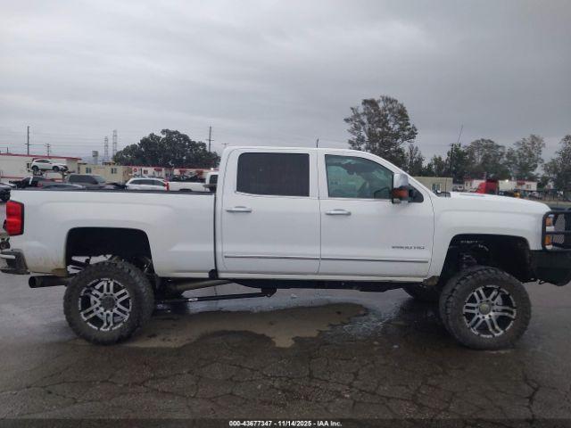 Chevrolet Silverado 2500 Ltz Image 18