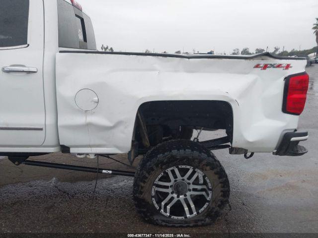 Chevrolet Silverado 2500 Ltz Image 20
