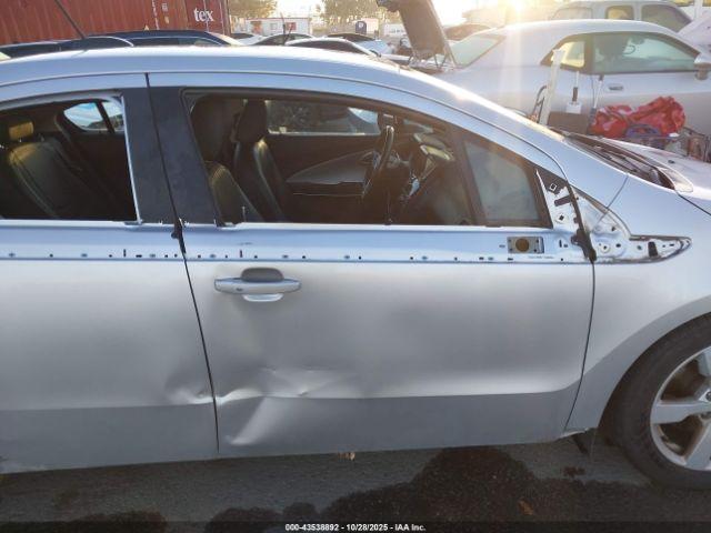 Chevrolet Volt Image 2