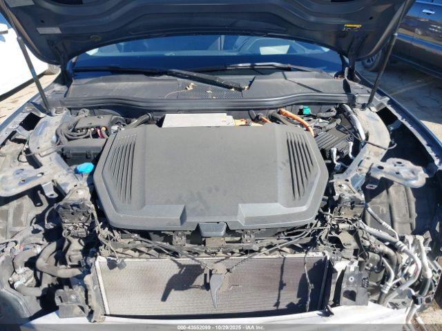 Audi e-tron Prestige Quattro Image 11