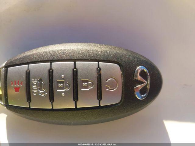 INFINITI Qx Essential Image 12