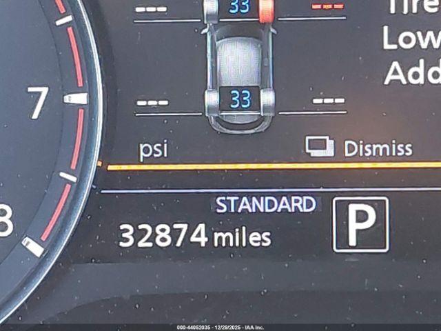 INFINITI Qx Essential Image 15