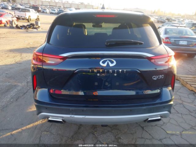 INFINITI Qx Essential Image 13